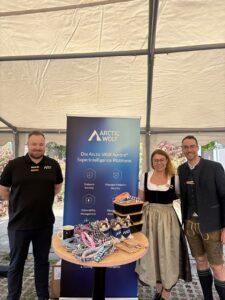 Arctic Wolf Stand im Festzelt bei der arados Wiesn 2026